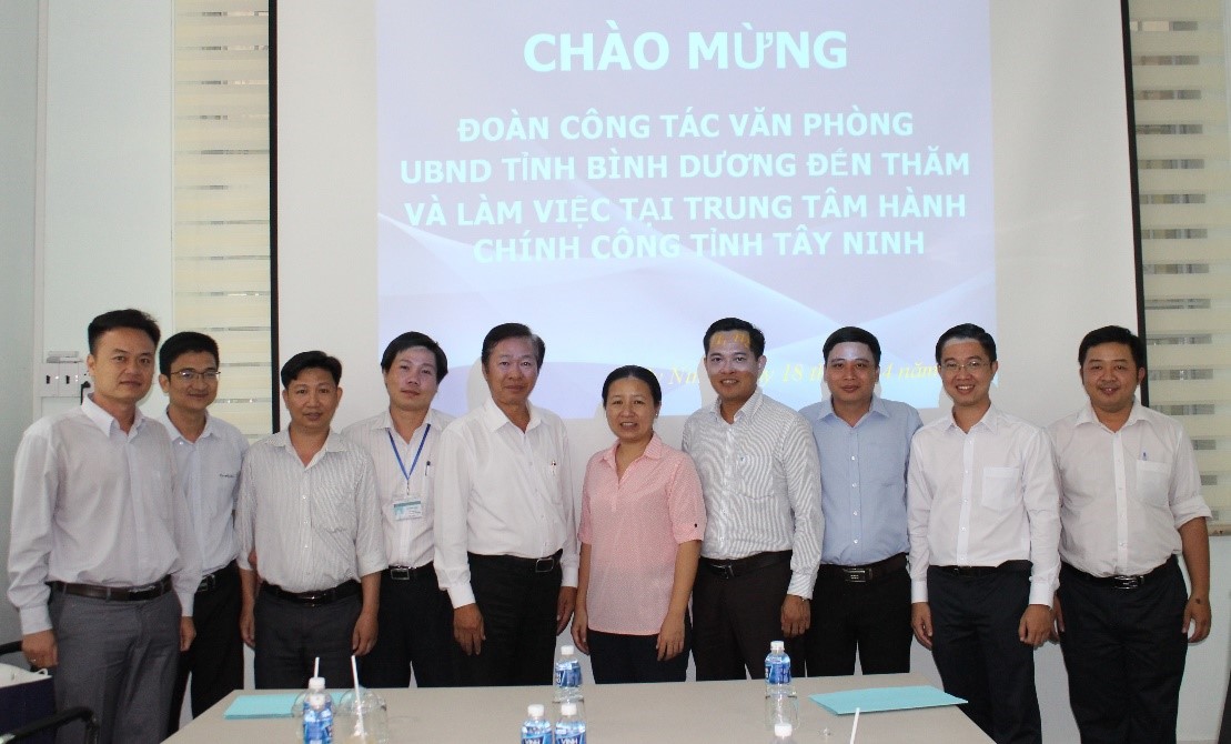 Đoàn công tác Bình Dương trao đổi kinh nghiệm về mô hình Trung tâm Hành chính công tỉnh Tây Ninh