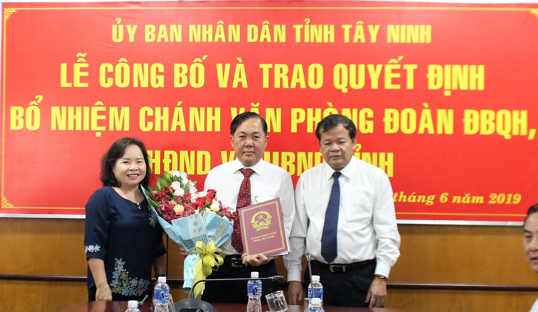 Trao quyết định bổ nhiệm Chánh Văn phòng Đoàn đại biểu Quốc hội, HĐND và UBND tỉnh